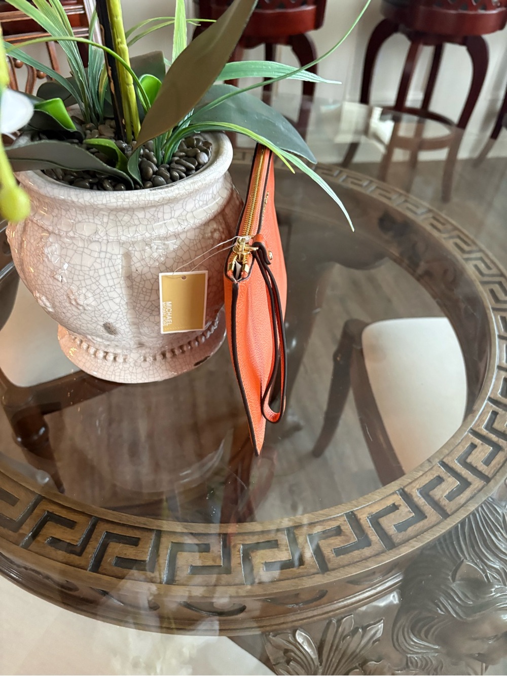 🧡🧡MICHAEL KORS JET SET XL ZIP CLUTCH LEATHER TANGERINE WRISTLET!🧡🧡 - Picture 3 of 9